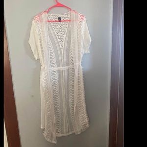 White lace Windsor kimono